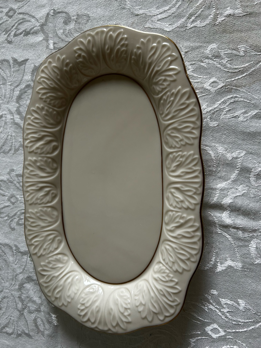 Lenox Cream Ceramic Oval Serving Platter with Embossed Leaf Motif and Gold Trim - Picture 2 of 10